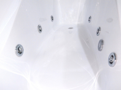 Timo IVA 160x100 R (в комплекте слив, фронтальная панель, каркас, боковой гидромассаж, гидромассаж спины, хромотерапия)